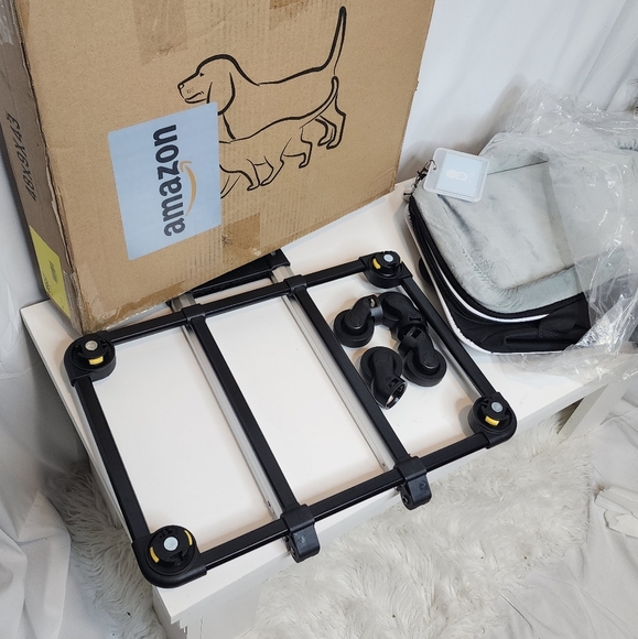 ‼️Airplane Approved Pet Carrier with Wheels‼️ - Picture 7 of 13